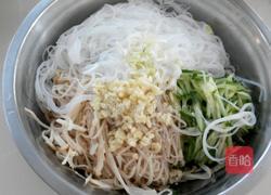 凉拌黄瓜粉丝金针菇的做法图解5