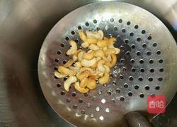 百合西芹拌腰果的做法图解2