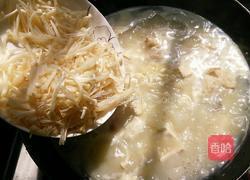 鱼头豆腐金针菇汤的做法图解3