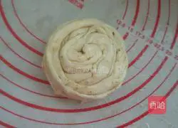 Illustration of how to make pretzel and salt hand-pulled biscuits 7