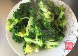 虾仁炒西蓝花的做法图解1