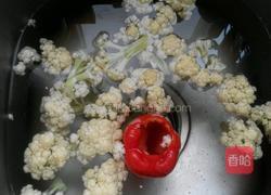 小炒菜花的做法图解1