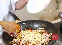 豆瓣腐竹鱿鱼丝的做法图解8