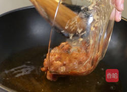 青椒炒肉丁的做法图解5