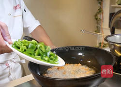 青椒炒肉丁的做法图解6