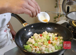 青笋炒鸡丁的做法图解8