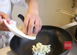 白菜炒鲜蘑的做法图解5