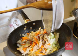 白菜炒鲜蘑的做法图解7