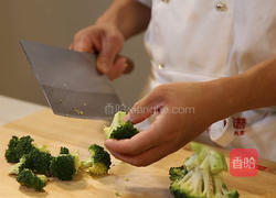 西兰花炒虾仁的做法图解1