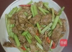 芹菜炒牛肉的做法图解4