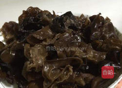 木耳炒肉的做法图解1