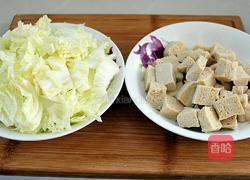 大白菜炖冻豆腐的做法图解1