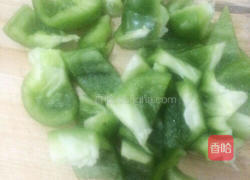 菜椒鱿鱼须的做法图解2