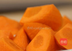 玉米胡萝卜排骨汤的做法图解2