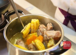 玉米胡萝卜排骨汤的做法图解7