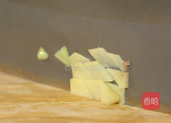 蒜苔炒腊肉的做法图解3