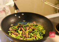 蒜苔炒腊肉的做法图解8