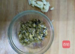 剁椒炒鸡腿肉的做法图解3