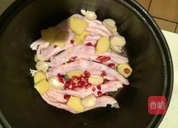 电饭煲酱香鸭脚的做法图解4
