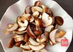 香菇炒肉的做法图解2