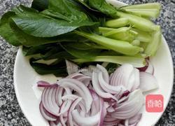 鸡蛋炒挂面的做法图解1