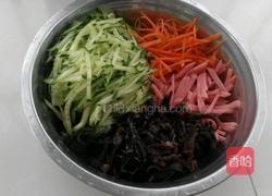 凉拌木耳火腿黄瓜丝的做法图解2