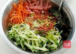 凉拌木耳火腿黄瓜丝的做法图解7