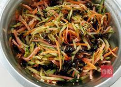 凉拌木耳火腿黄瓜丝的做法图解8