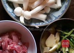 蚝油海鲜菇炒猪肉里脊的做法图解1