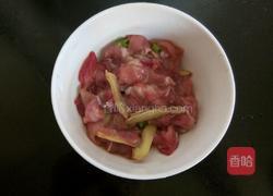 胡萝卜炒肉的做法图解2