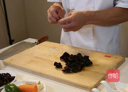 白菜猪肉炒木耳的做法图解3