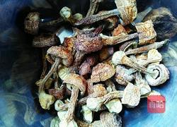 姬松茸炒肉的做法图解1