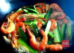 红烧黄瓜虾子的做法图解3