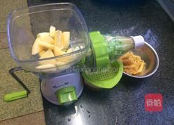 鲜榨苹果汁的做法图解4