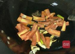 香菇炒木耳胡萝卜的做法图解4