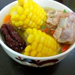 胡萝卜玉米排骨汤的做法[图]