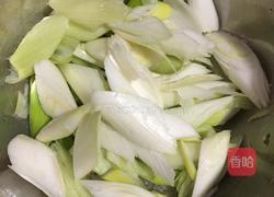 葱爆肉的做法图解1