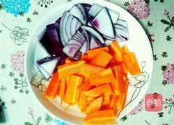 胡萝卜洋葱肥牛汤的做法图解2