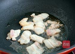 白菜片木耳炒肉的做法图解2