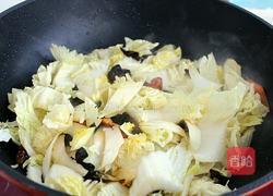 白菜片木耳炒肉的做法图解5