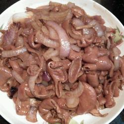 洋葱炒大肠的做法[图]