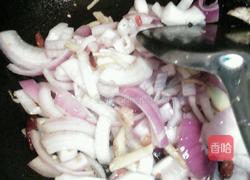 洋葱炒大肠的做法图解2