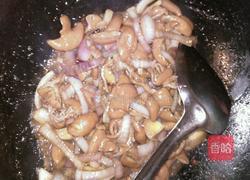 洋葱炒大肠的做法图解4