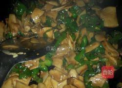 杏鲍菇炒青椒的做法图解5