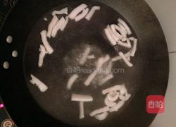 蒜香肉丝豇豆的做法图解2