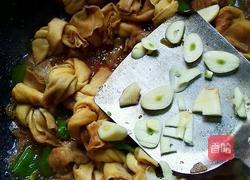 青椒百叶结炒肉块的做法图解7