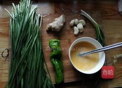 韭菜鸡蛋火腿饺子的做法图解1