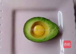 牛油果烤鸡蛋的做法图解3