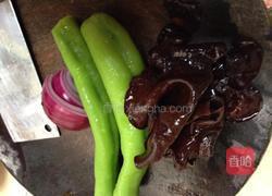 木耳尖椒炒雞蛋的做法圖解2