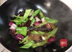 木耳尖椒炒鸡蛋的做法图解7